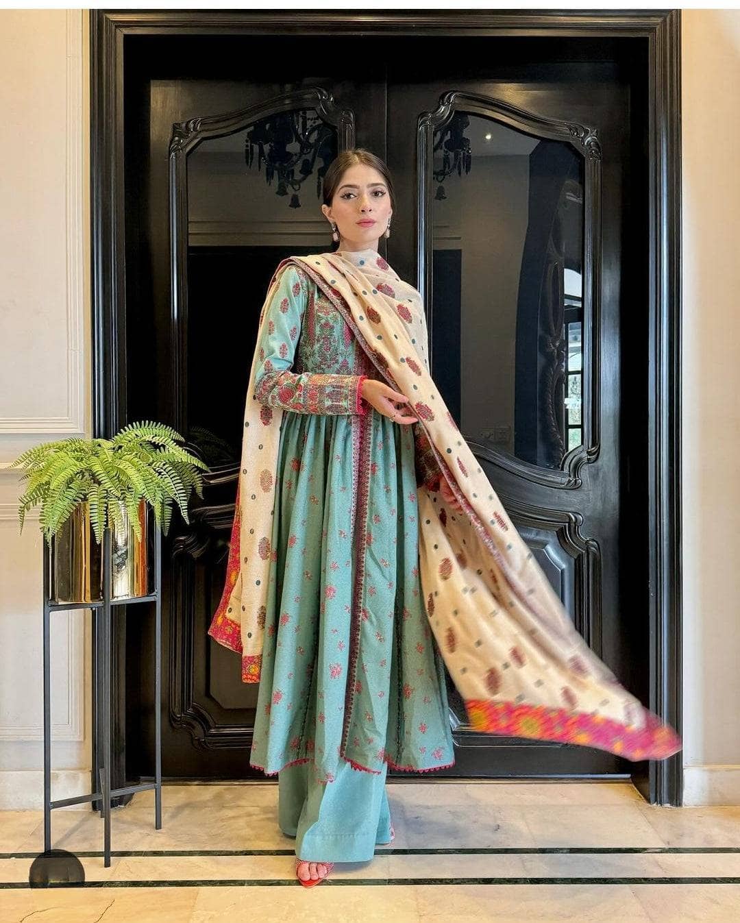 img_hussain_rehar_karandi_awwal_boutique