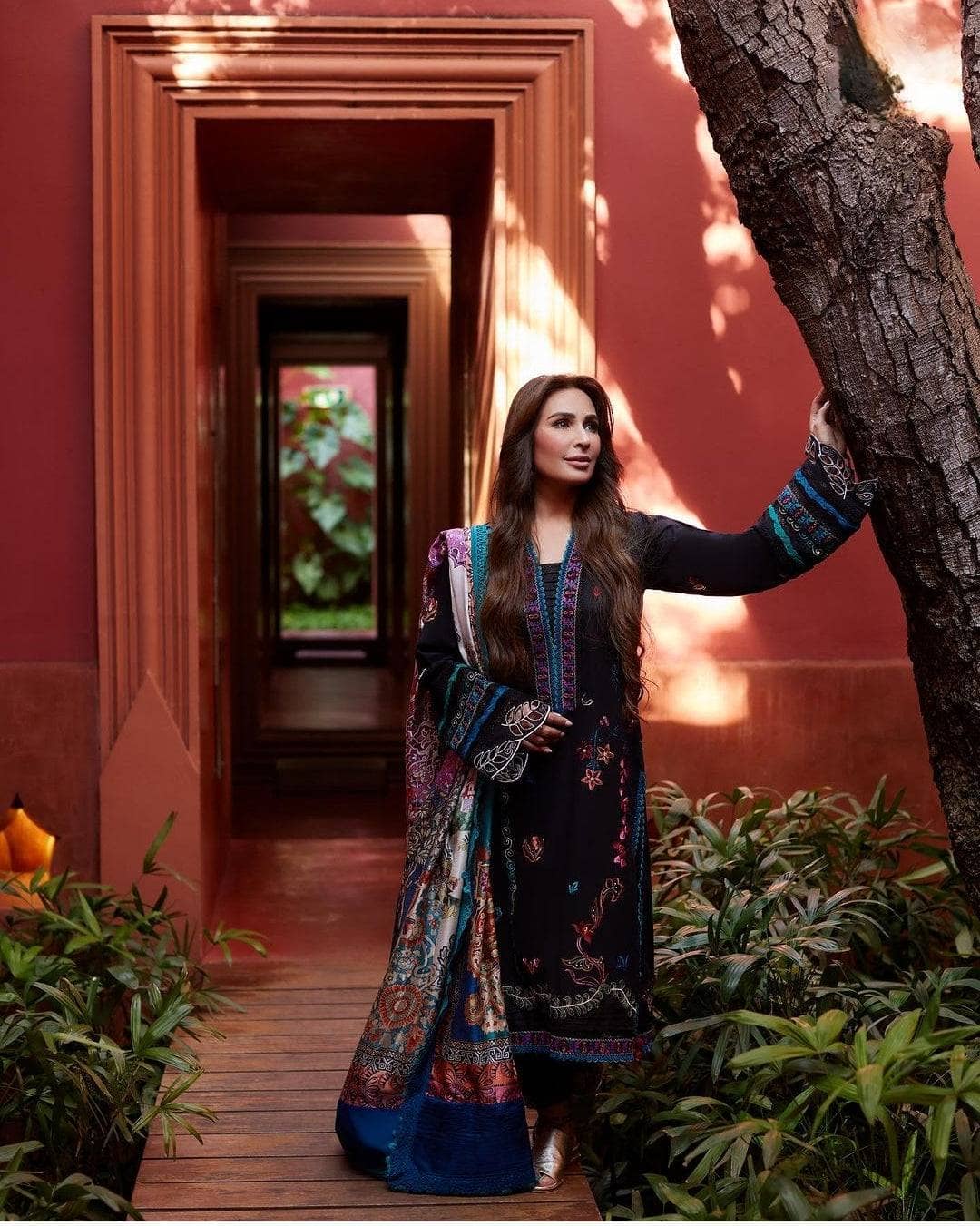 ing_farah_talib_aziz_lawn_24_awwal_boutique