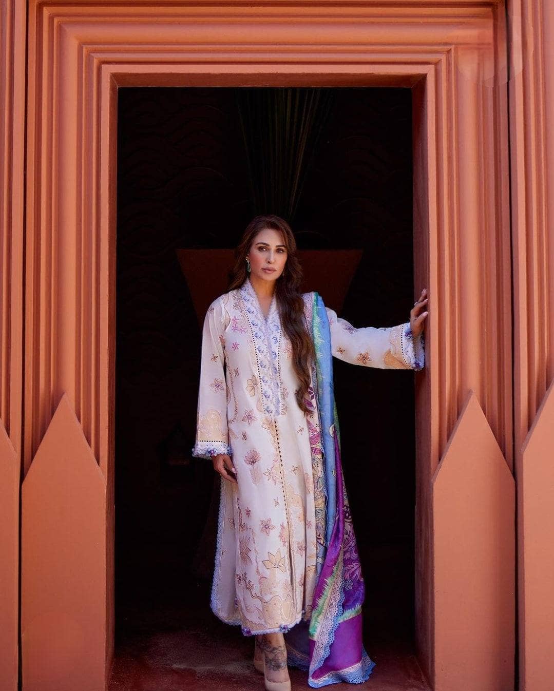 ing_farah_talib_aziz_lawn_24_awwal_boutique