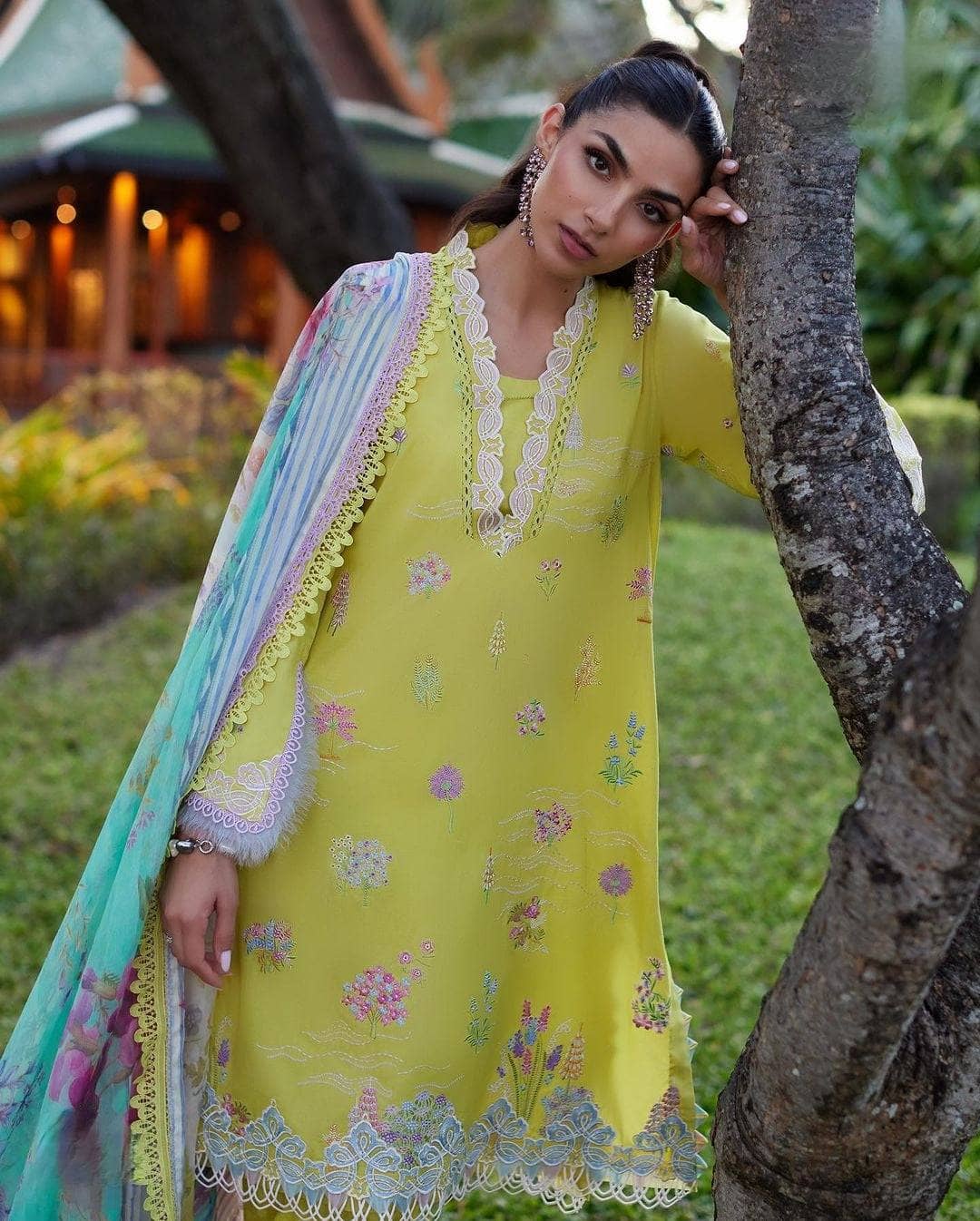 ing_farah_talib_aziz_lawn_24_awwal_boutique