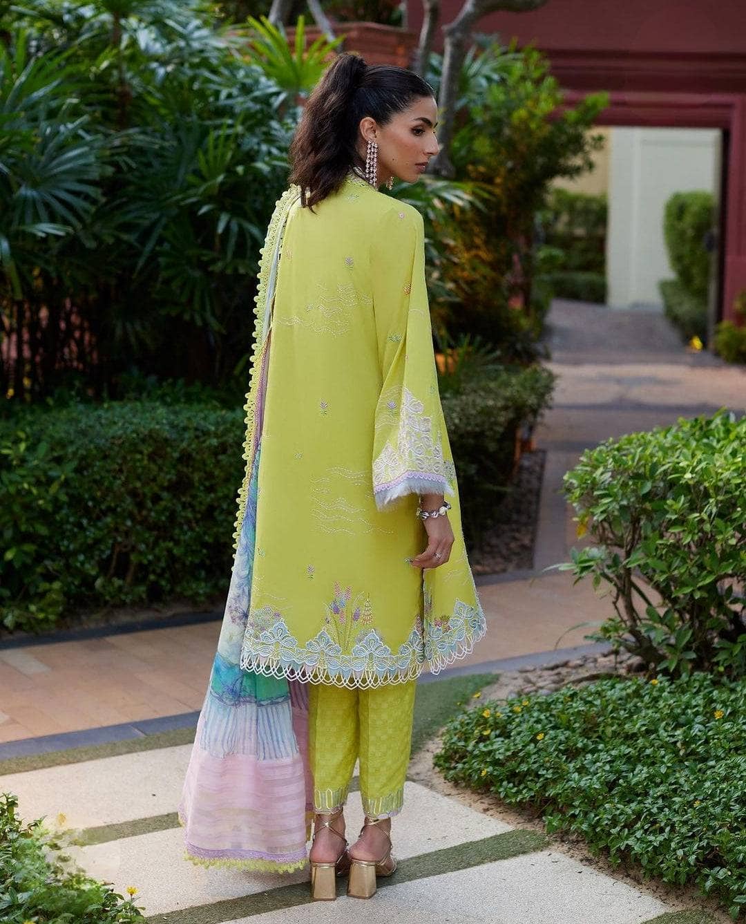 ing_farah_talib_aziz_lawn_24_awwal_boutique