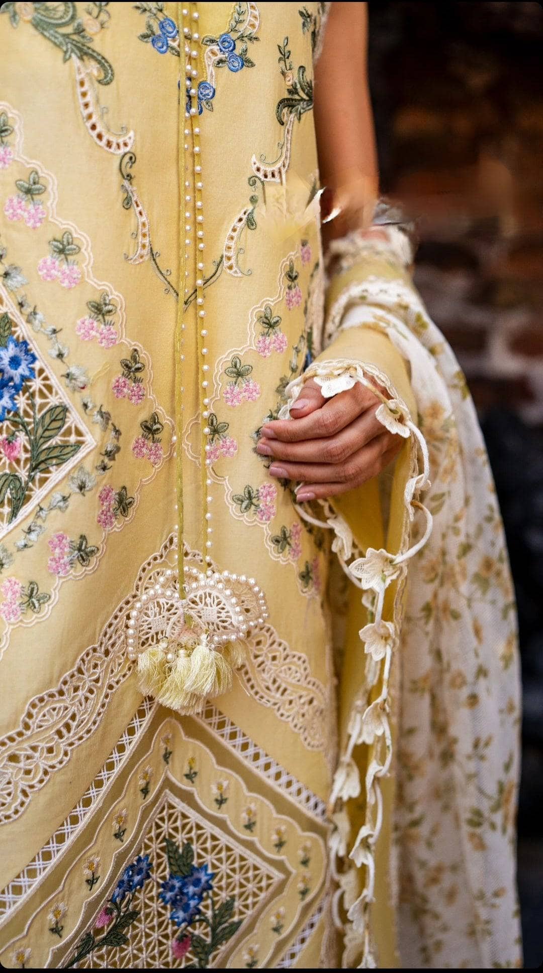 img_spotted_in_crimson_awwal_boutique