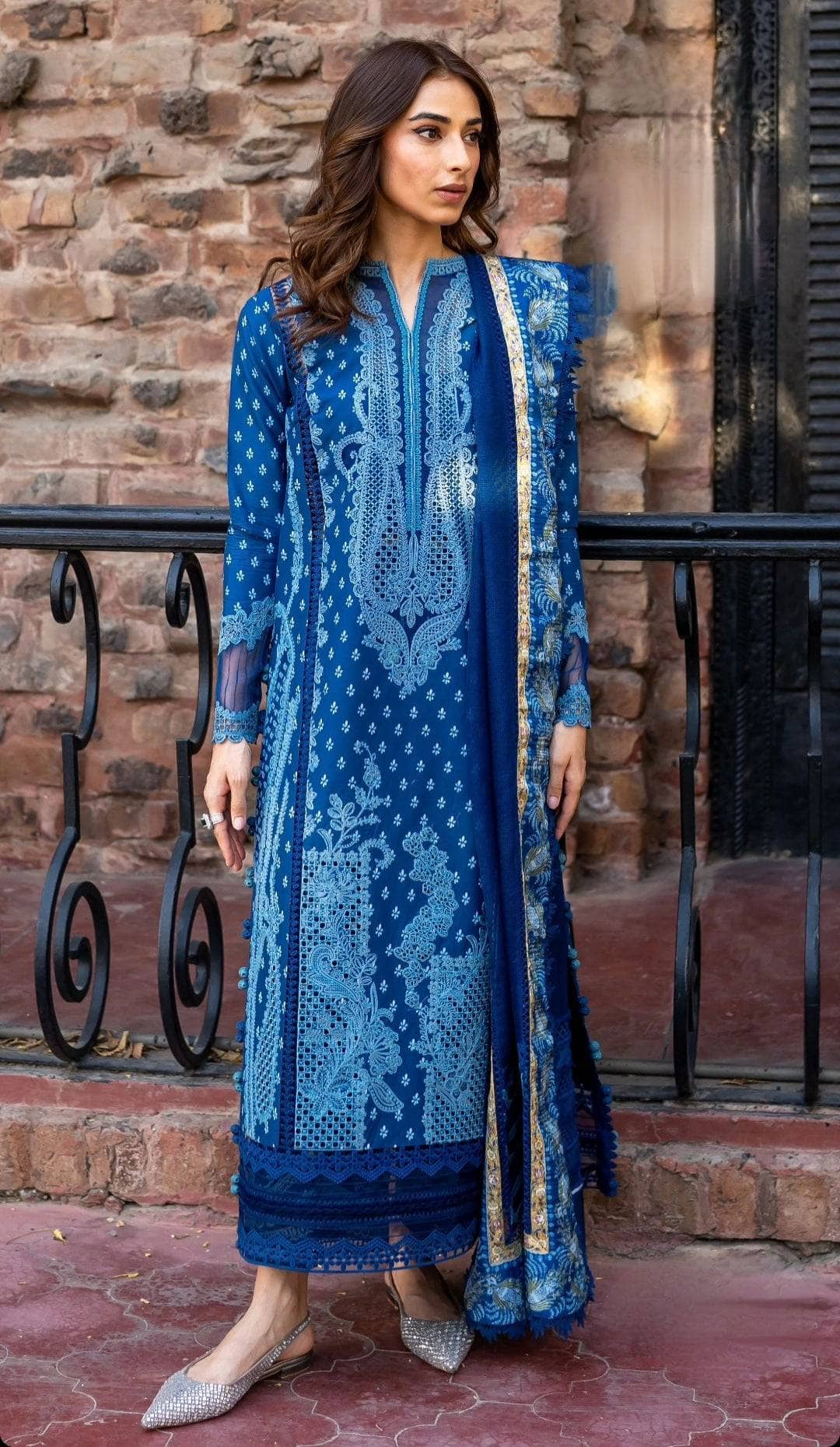 img_spotted_in_crimson_awwal_boutique