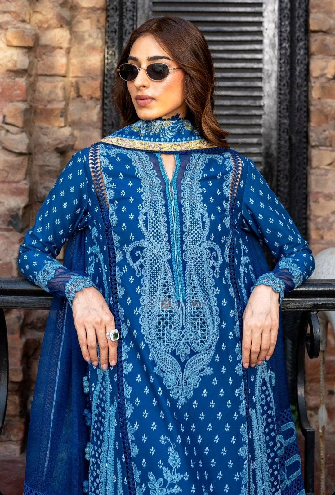 img_spotted_in_crimson_awwal_boutique