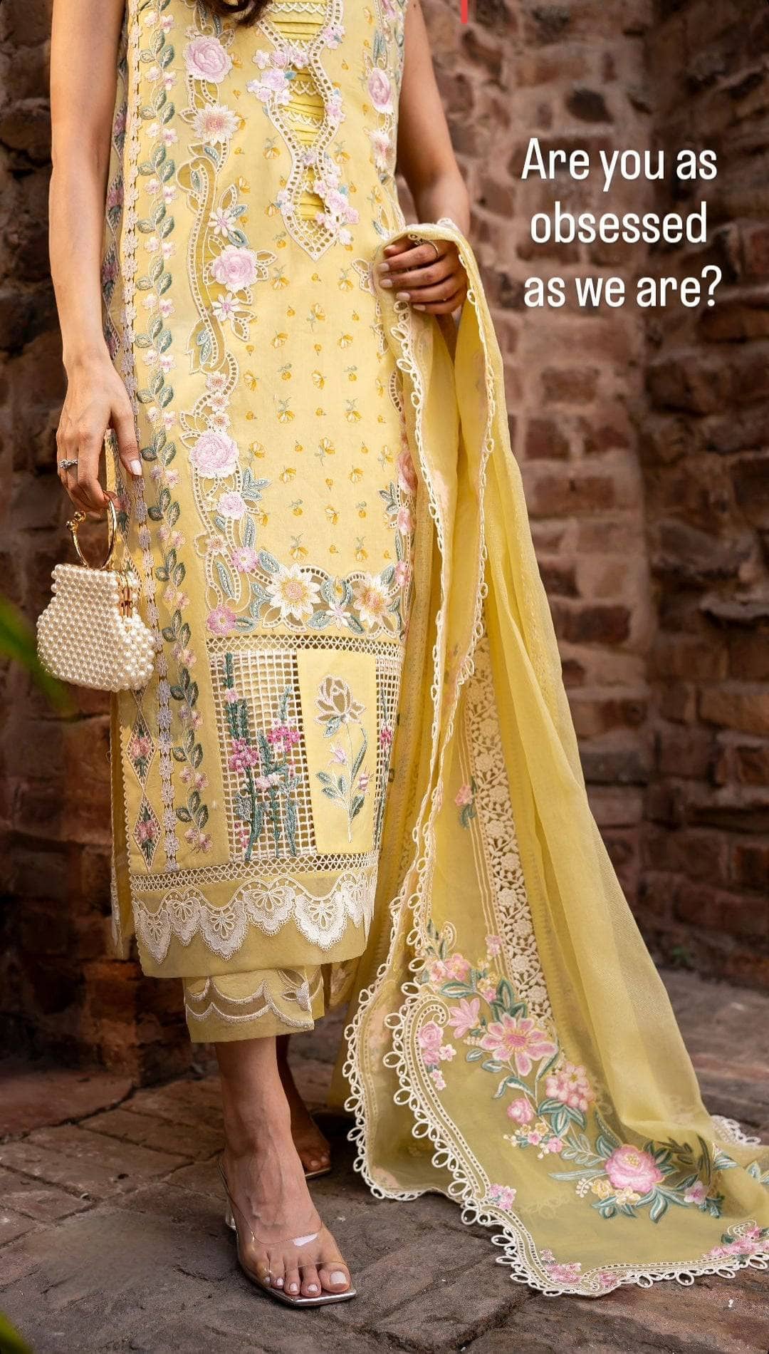 img_spotted_in_crimson_awwal_boutique