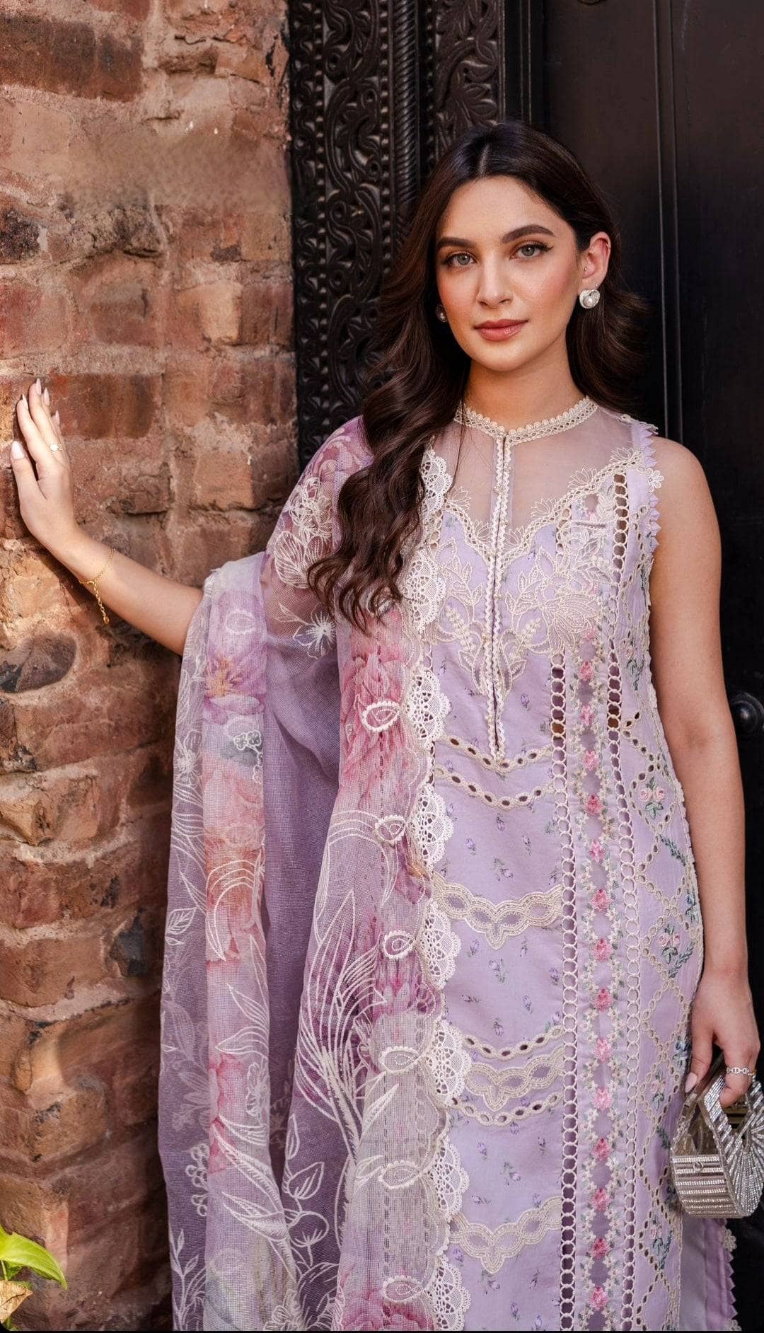 img_spotted_in_crimson_awwal_boutique