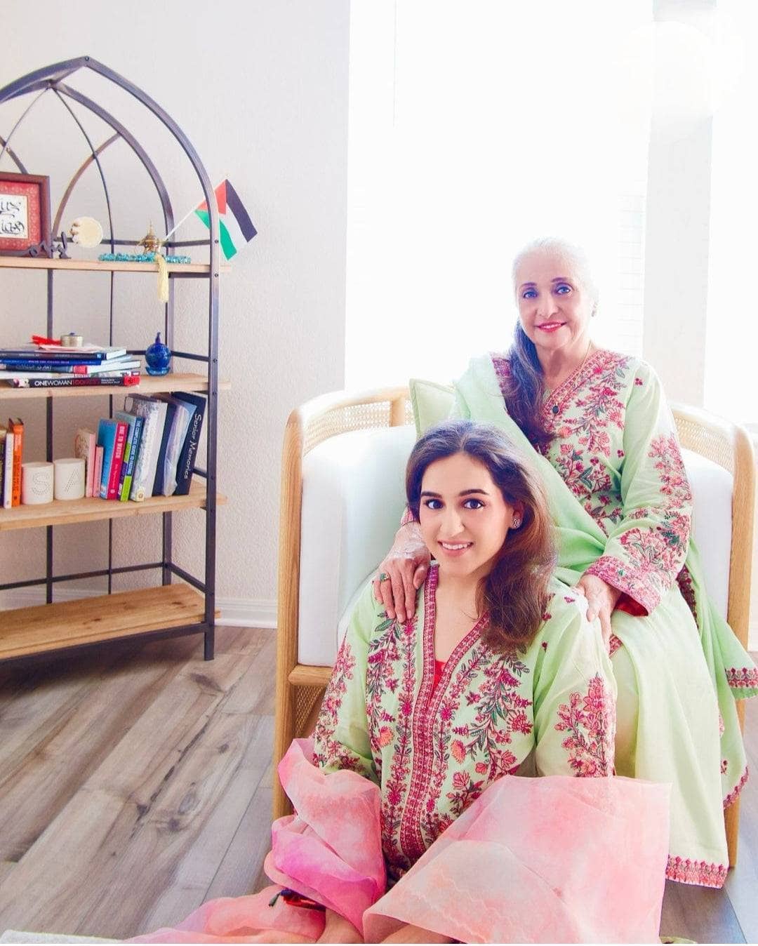 img_spotted_in_hussain_rehar_lawn_awwal_boutique