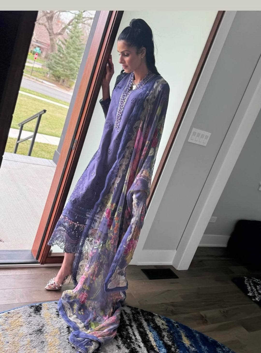 img_spotted_in_saadia_asad_lawn_awwal_boutique