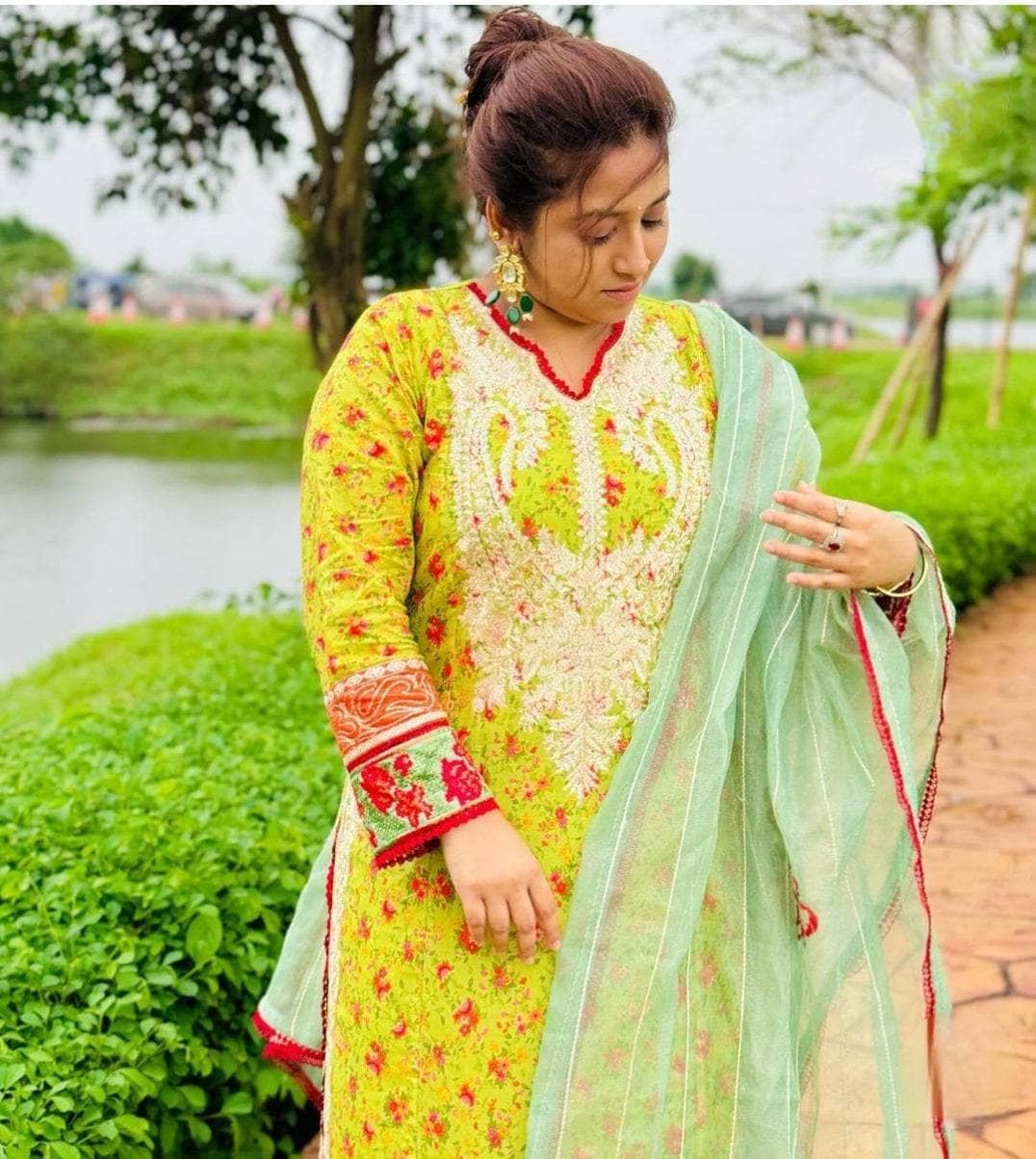 img_hussain_rehar_lawn_awwal_boutique