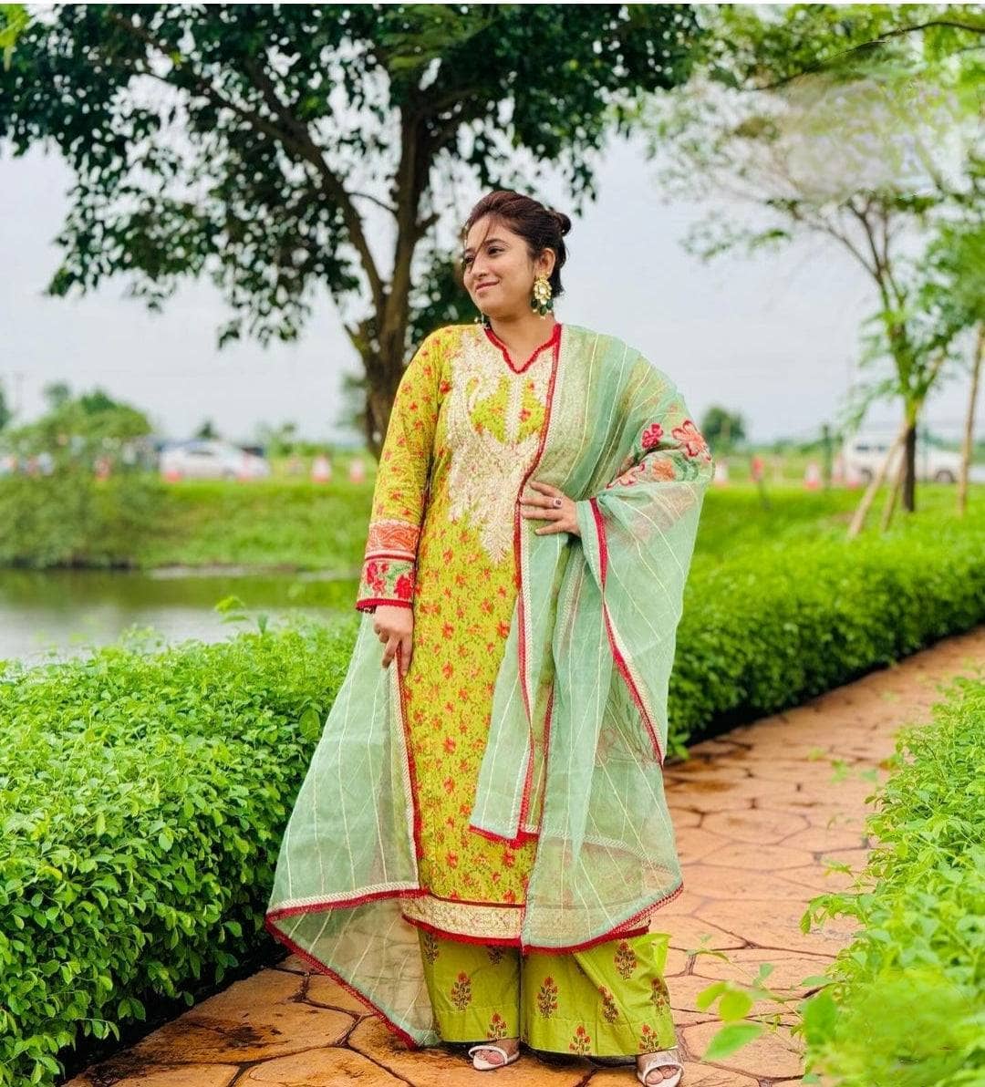 img_hussain_rehar_lawn_awwal_boutique