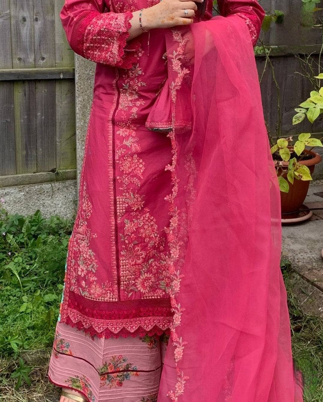 img_hussain_rehar_lawn_awwal_boutique