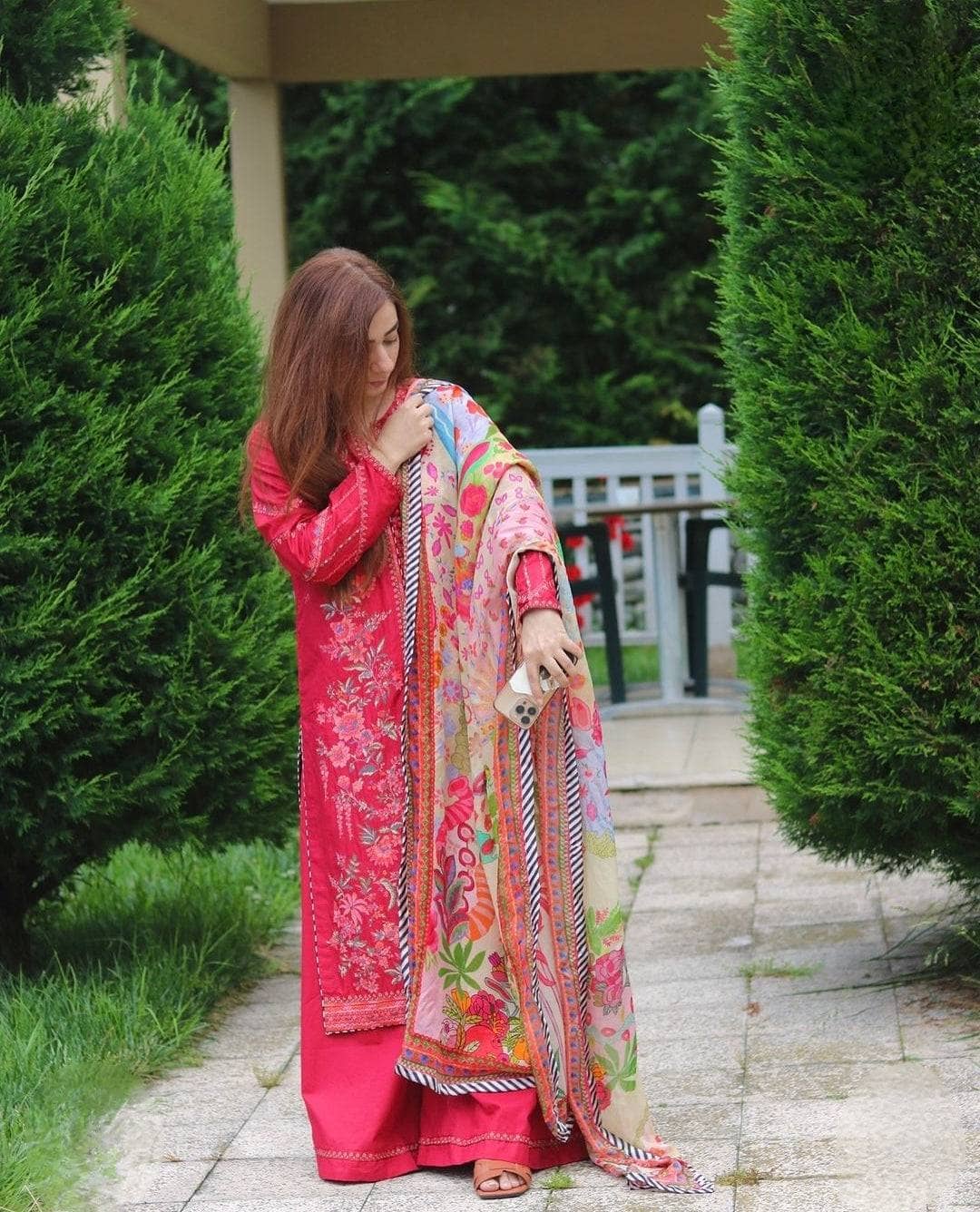 img_hussain_rehar_lawn_awwal_boutique