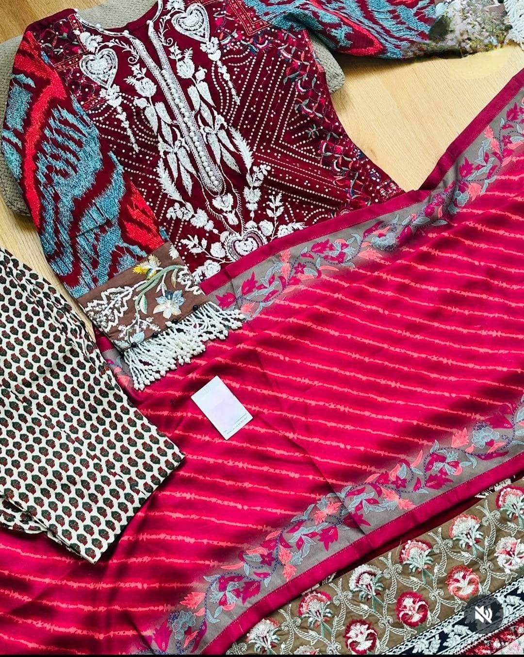 img_sana_safinaz_velvet_awwal_boutique