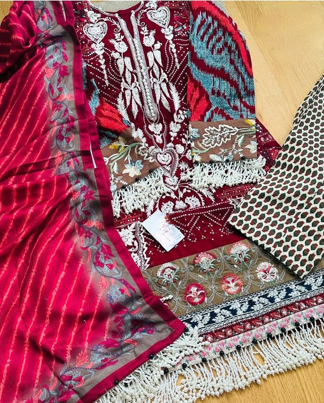 img_sana_safinaz_velvet_awwal_boutique