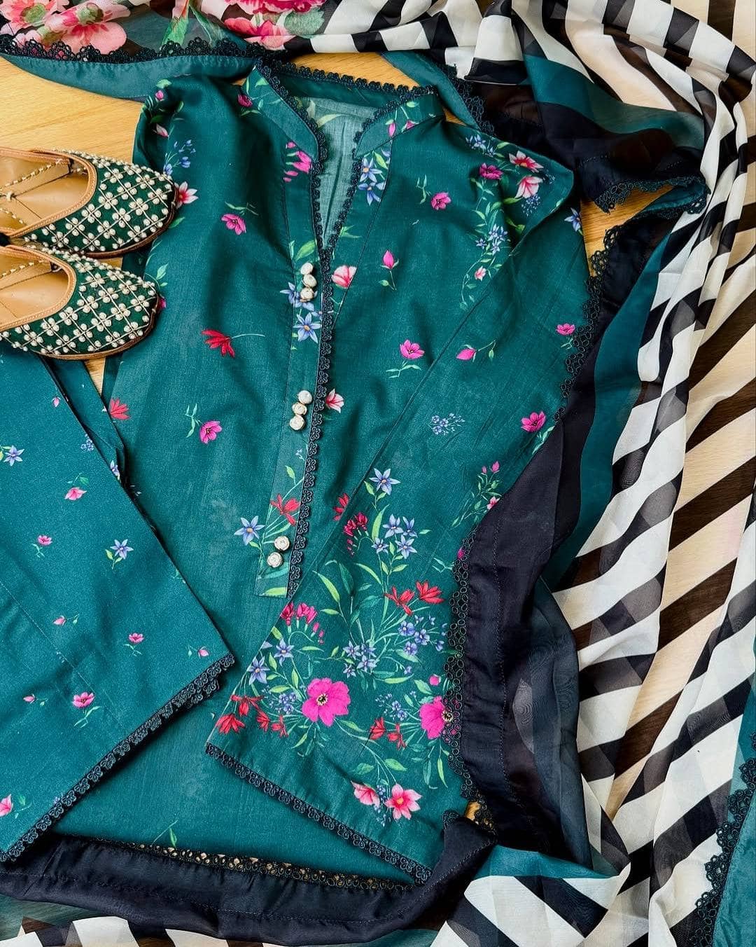 img_zara_shahjahan_coco_prints_awwal_boutique