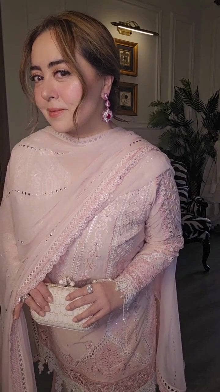 img_maria_b_lawn_awwal_boutique