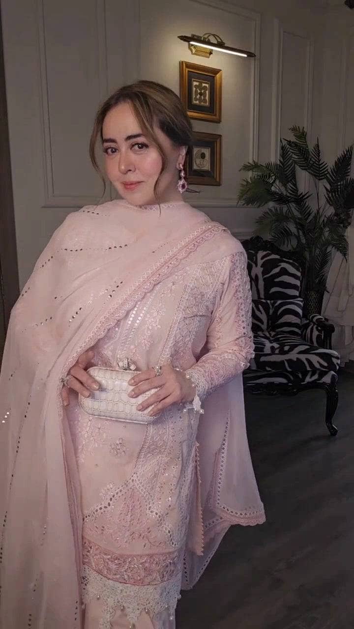 img_maria_b_lawn_awwal_boutique