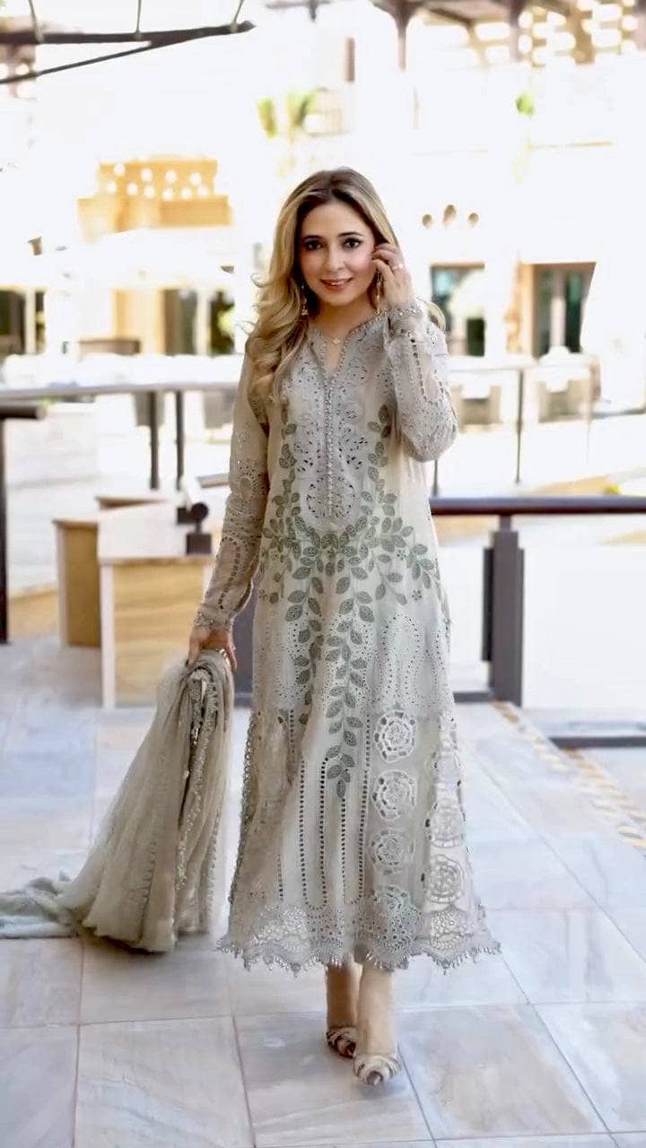 img_maria_b_lawn_25_awwal_boutique