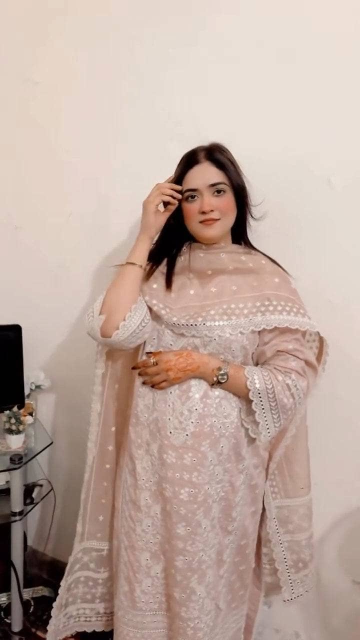 Spotted in Sobia Nazir Lawn 25/9A