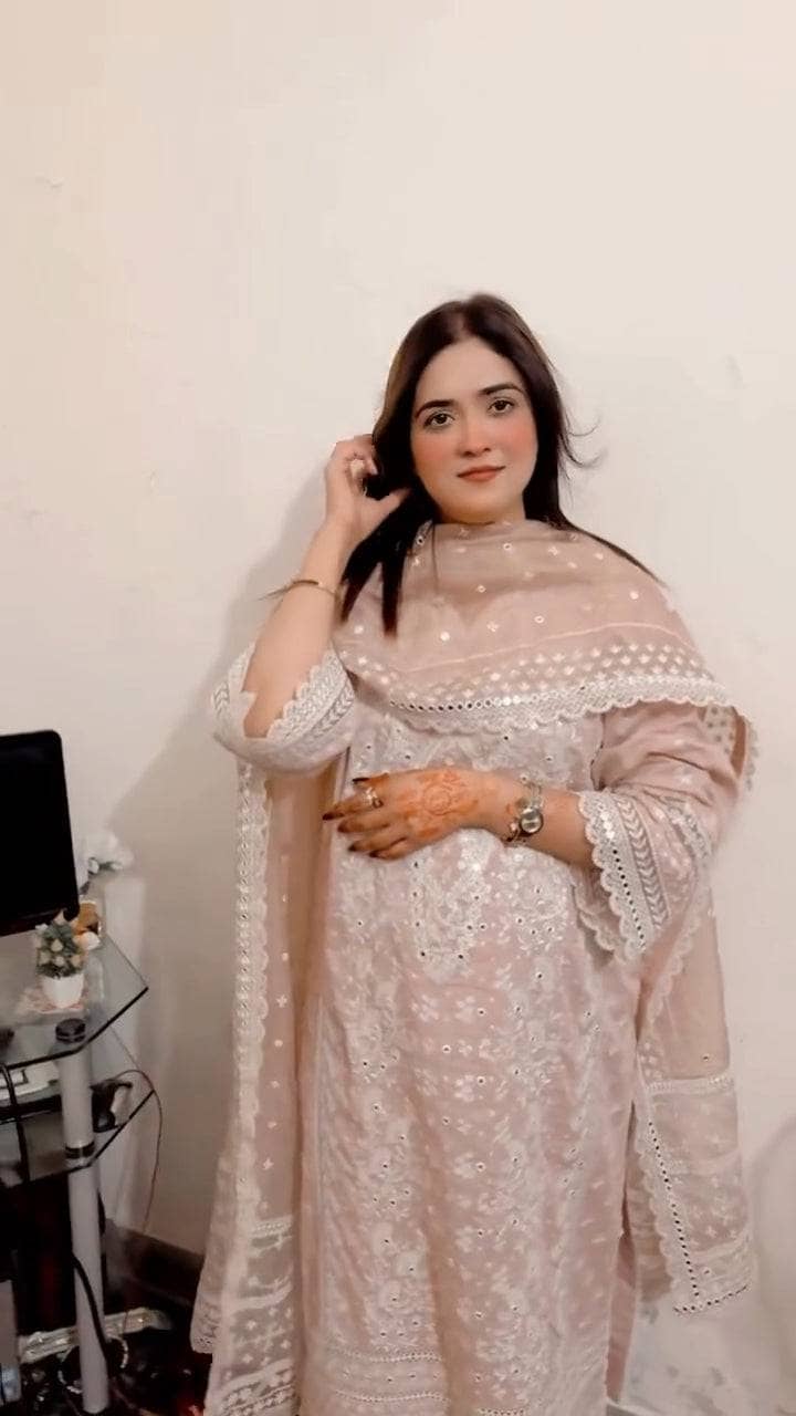 Spotted in Sobia Nazir Lawn 25/9A