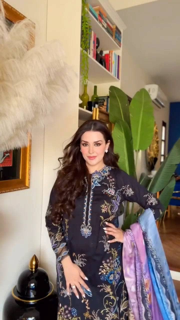 Spotted in Farah Talib Aziz Lawn/Belle Black/Black