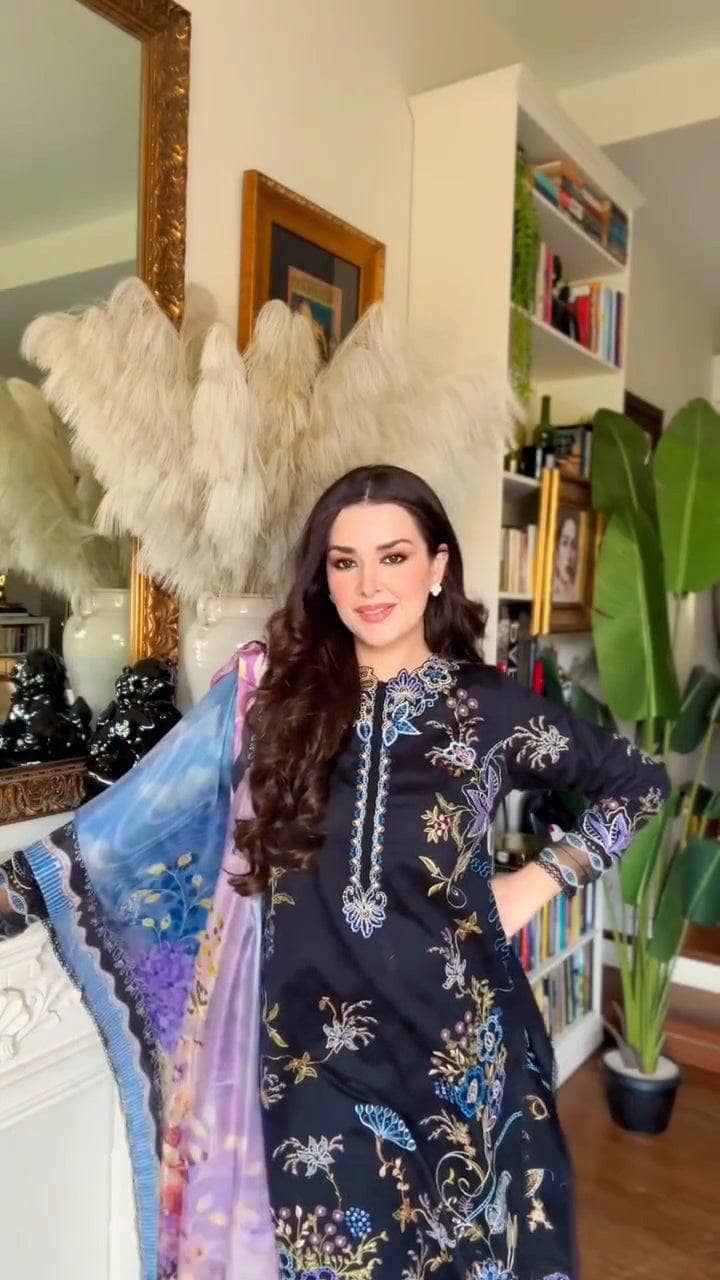 Spotted in Farah Talib Aziz Lawn/Belle Black/Black