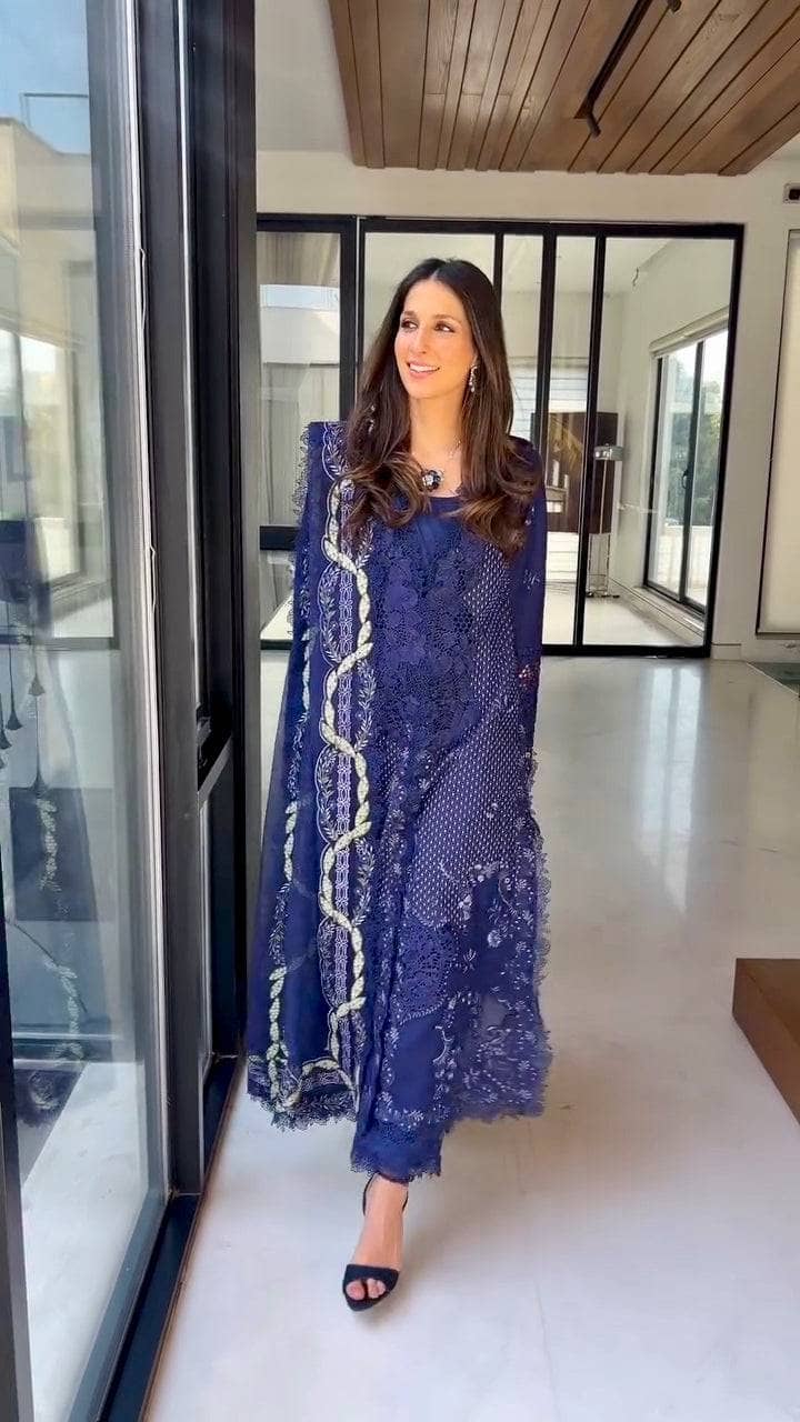 Spotted in Saira Shakira Lawn 25/Leyla-B/Azure