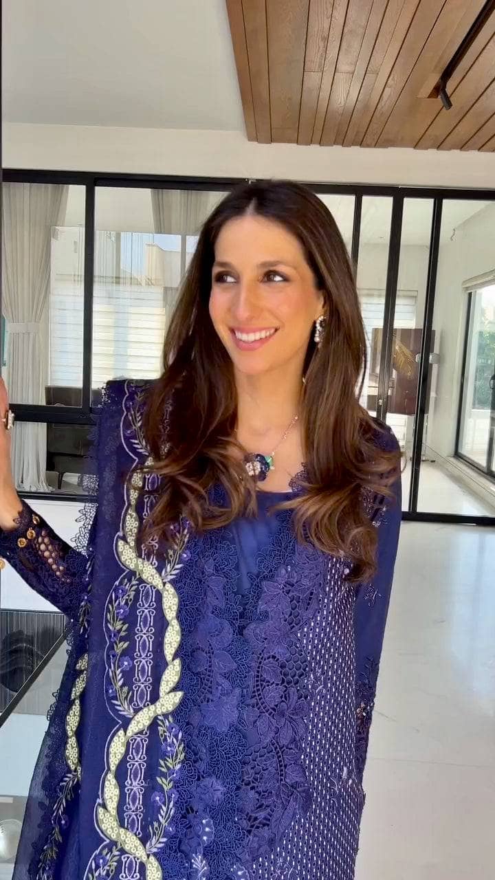 img_saira_shakira_lawn_awwal_boutique