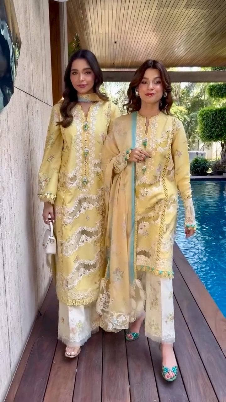 Spotted in Saira Shakira Lawn 25/SERENA-A/Macroon/Silk Dupatta