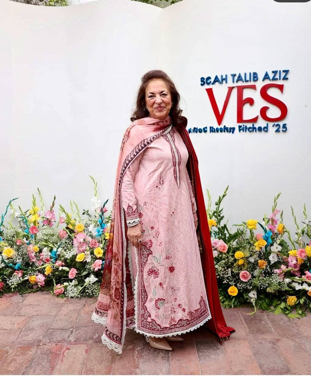 img_farah_talib_aziz_lawn_awwal_boutique