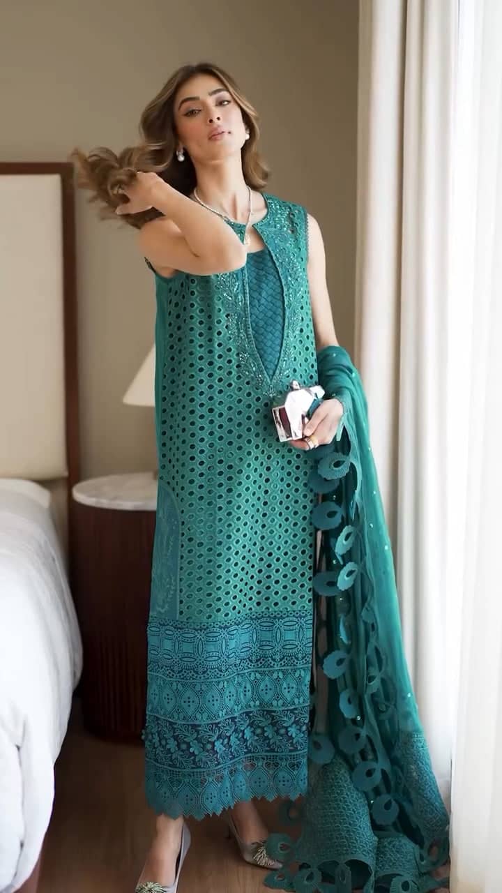 Spotted in Nureh Khuwab Luxury Lawn/NE 148