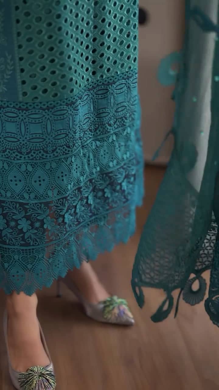 Spotted in Nureh Khuwab Luxury Lawn/NE 148