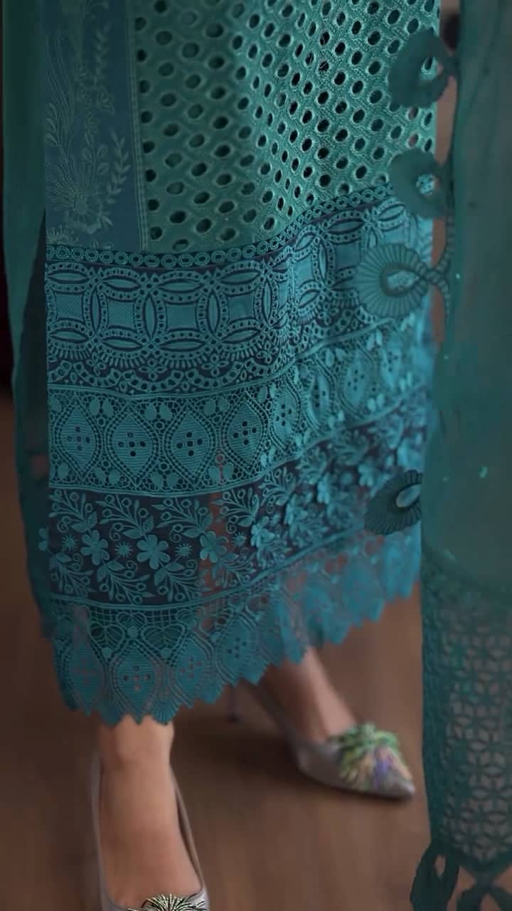 Spotted in Nureh Khuwab Luxury Lawn/NE 148