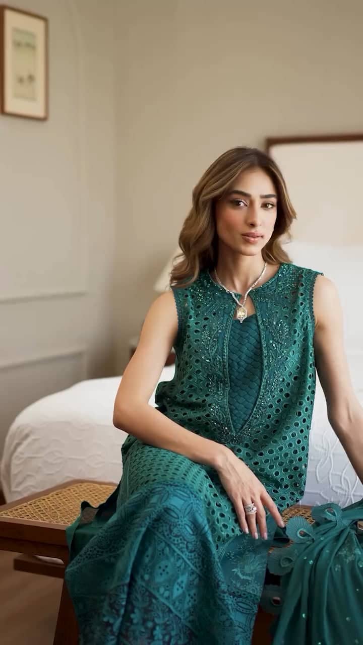 Spotted in Nureh Khuwab Luxury Lawn/NE 148