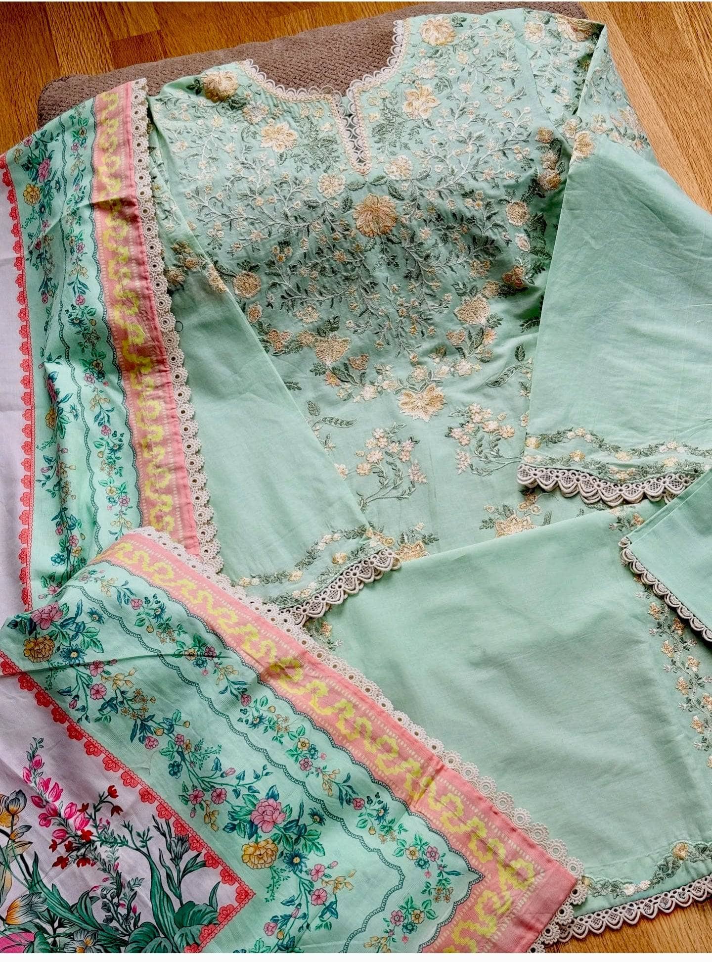 img_coco_lawn_by_zara_shahjahan_awwal_boutique