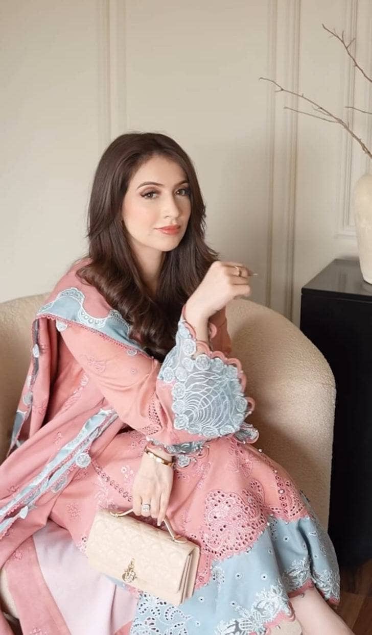 Spotted in Qalamkar Q Line Linen 25/Faye/KL 10