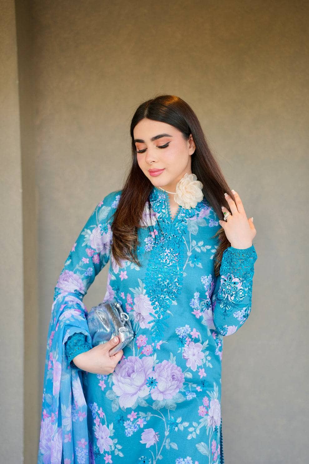 img_afrozeh_ayzel_bare_minimum_awwal_boutique