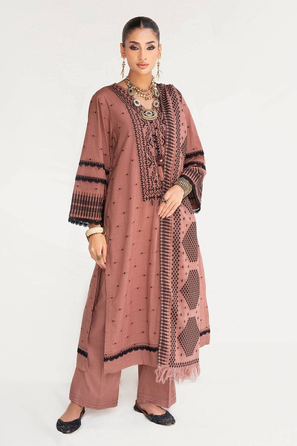 ing_gul_ahmed_winter_luxe_awwal_boutique