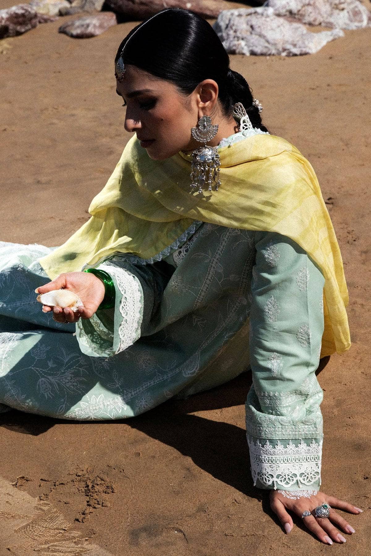 Zara Shahjahan Lawn 24/Mahi 1B