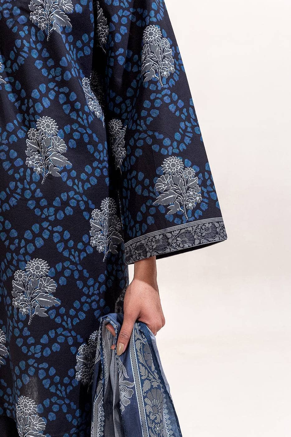 img_beechtree_lawn_awwal_boutique