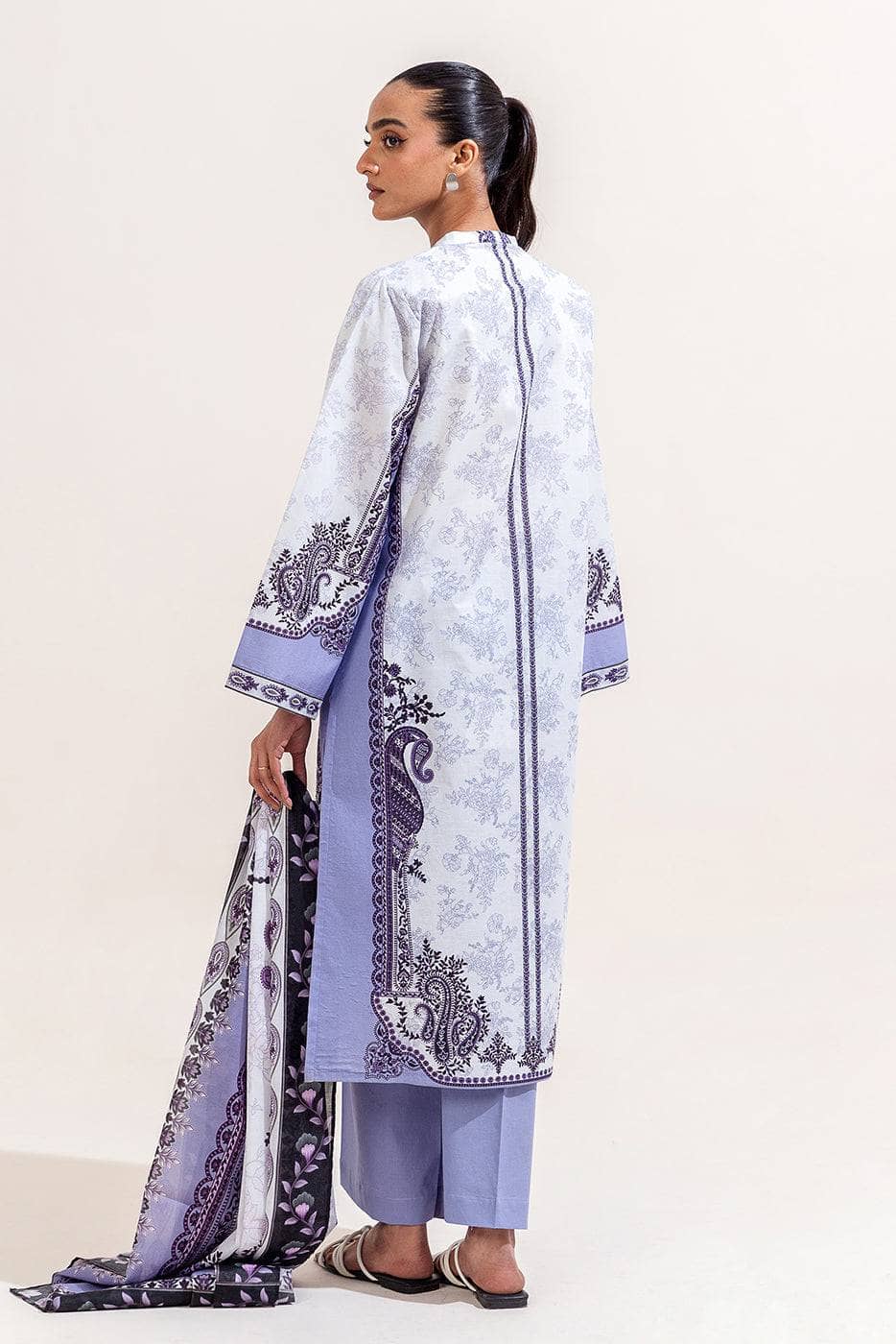 img_beechtree_lawn_awwal_boutique