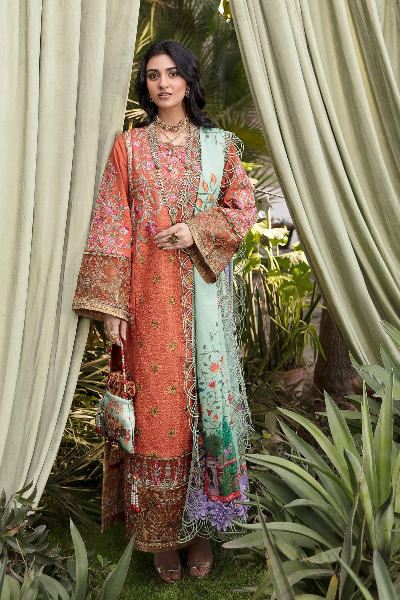 img_nilofer_shahid_lawn_23_awwal_boutique