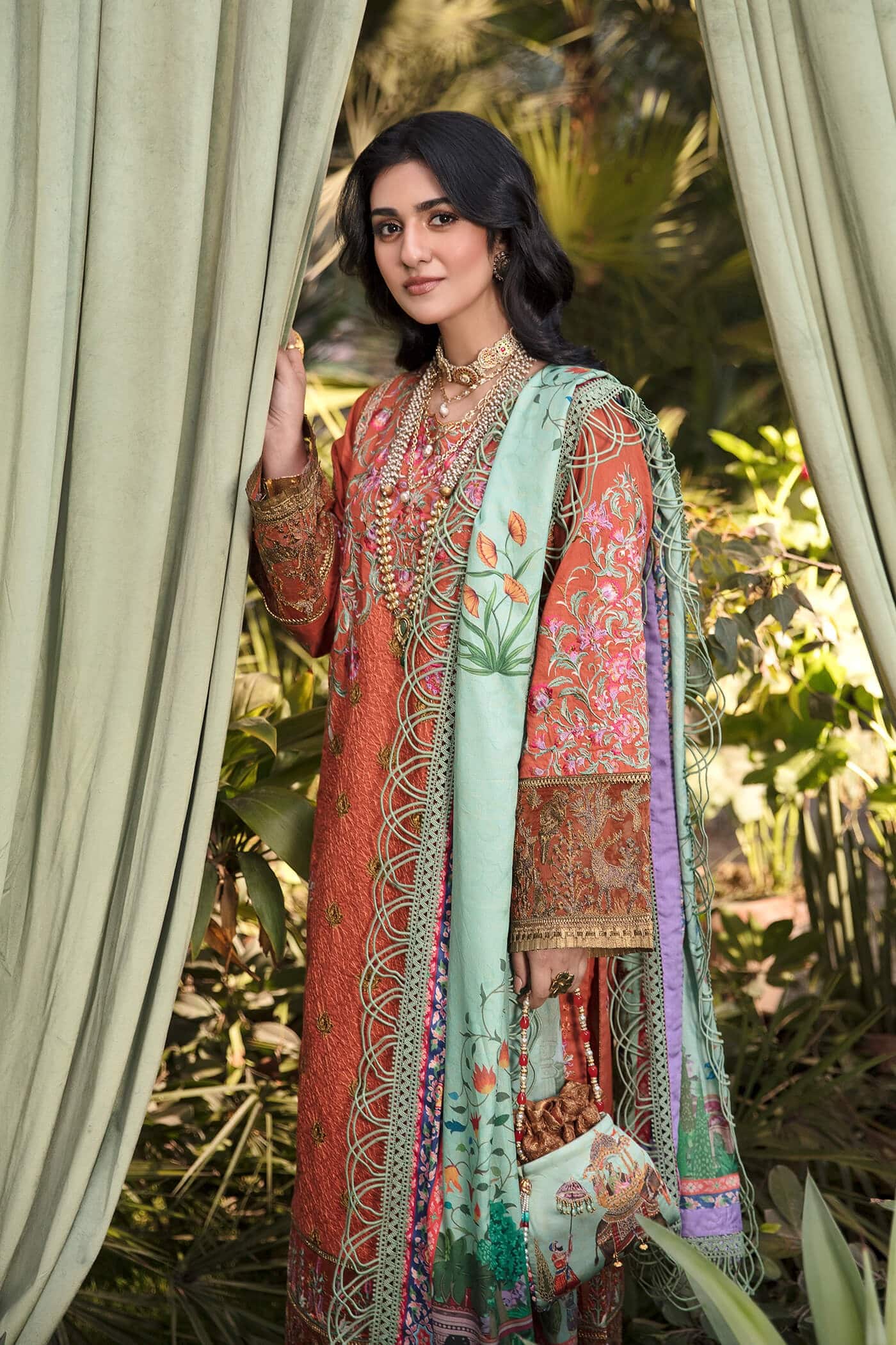 img_nilofer_shahid_lawn_23_awwal_boutique
