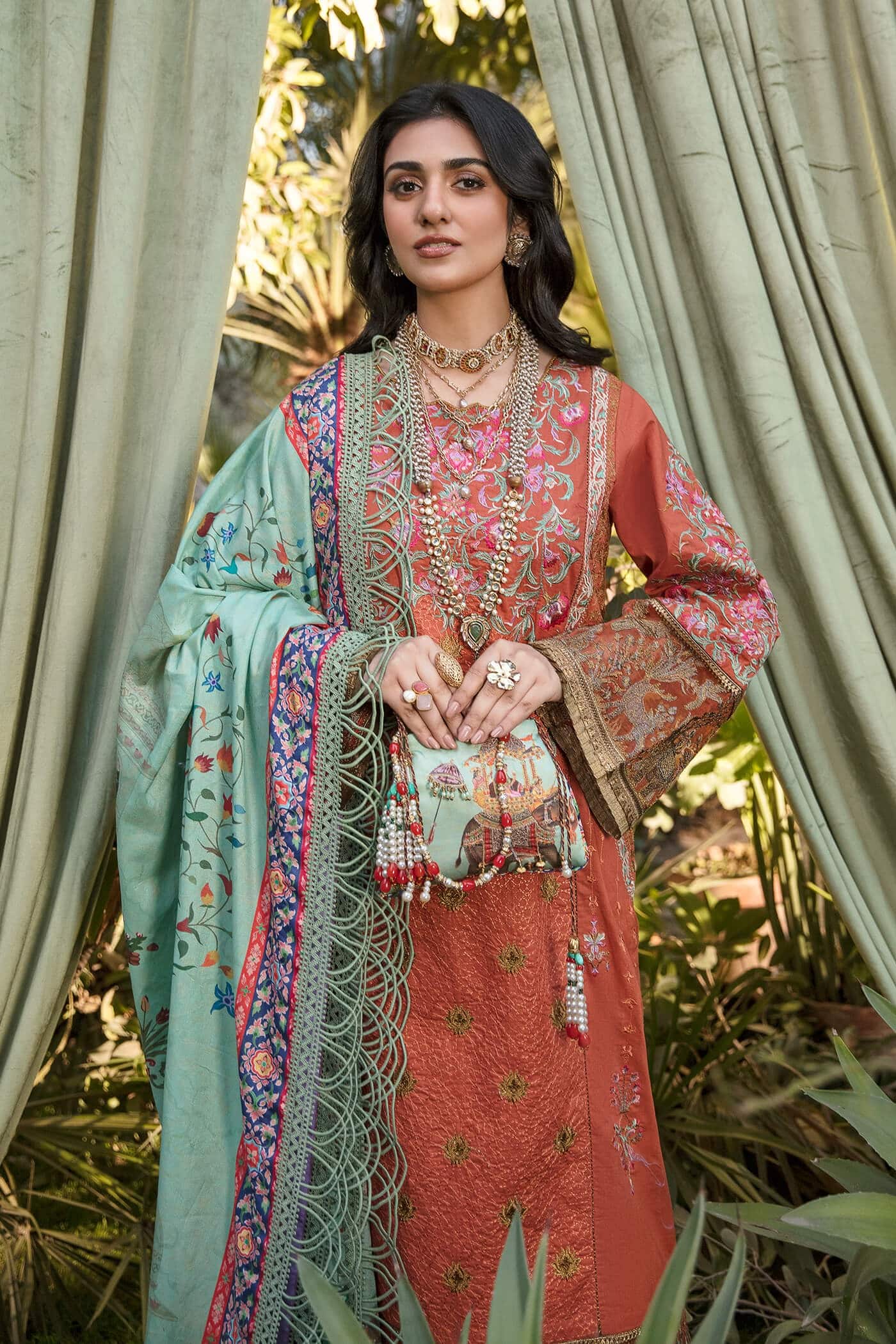 img_nilofer_shahid_lawn_23_awwal_boutique