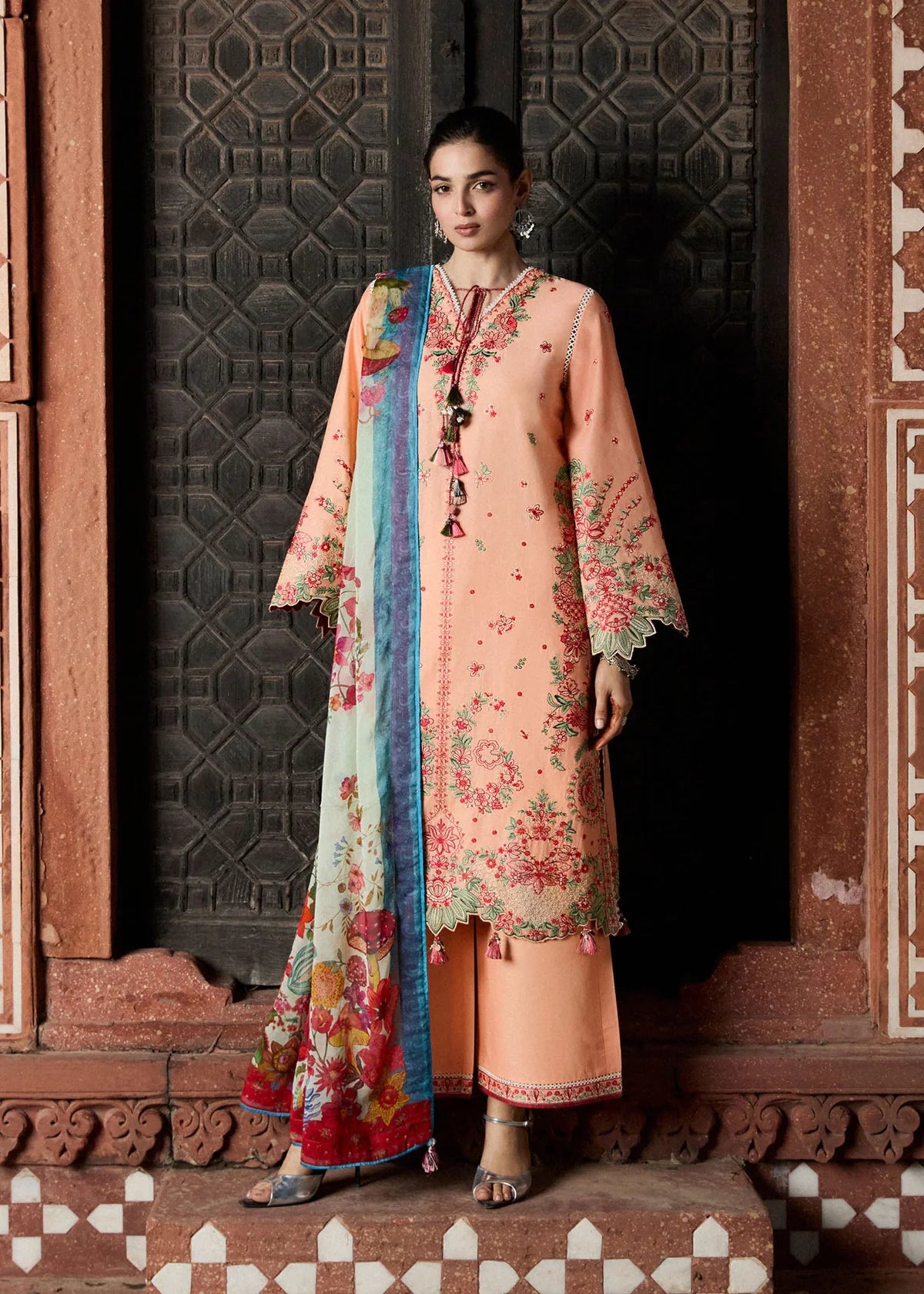 img_jugnu_lahore_lawn_zan_awwal_boutique