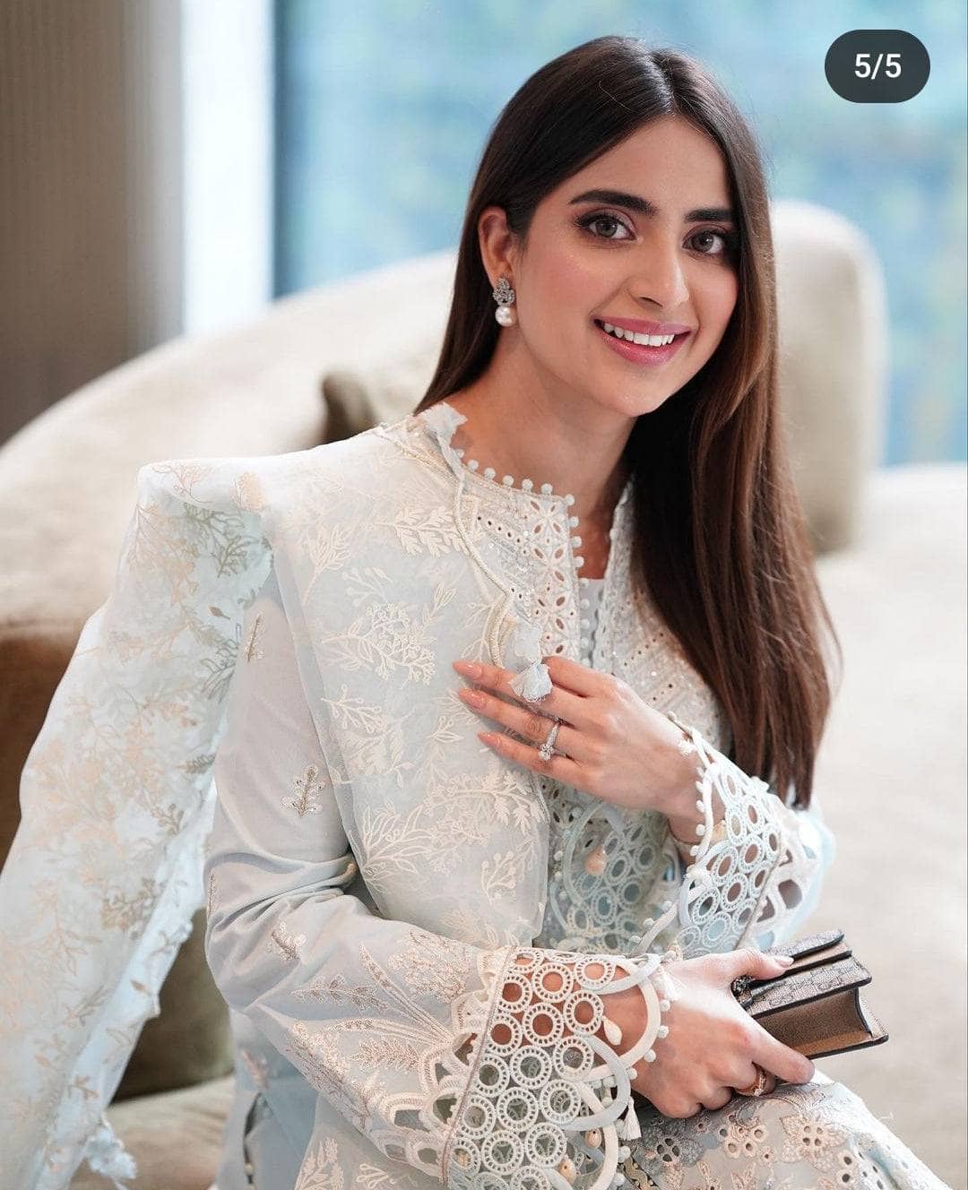 img_qalamkar_luxury_lawn_awwal_boutique