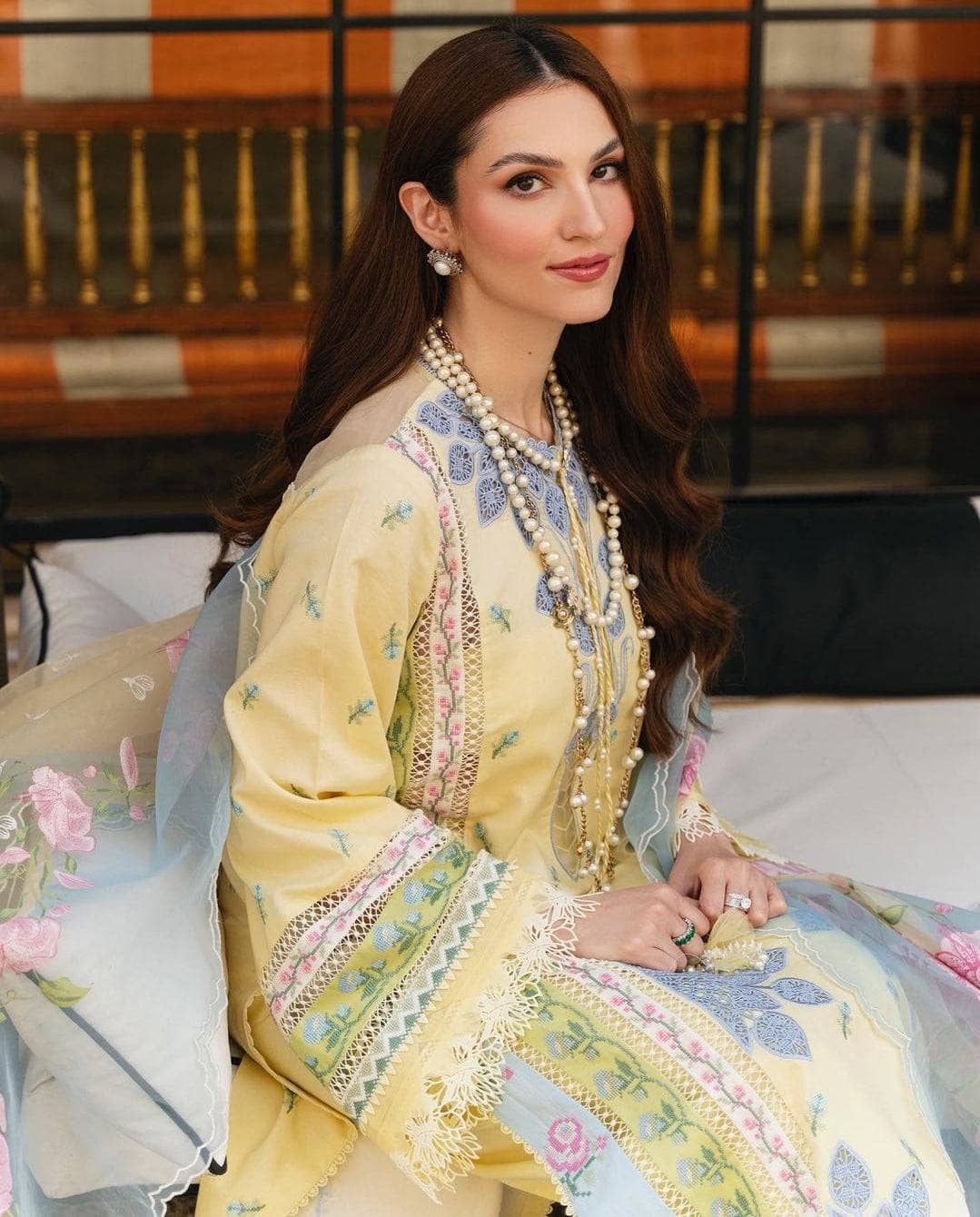 img_crimson_lawn_23_awwal_boutique