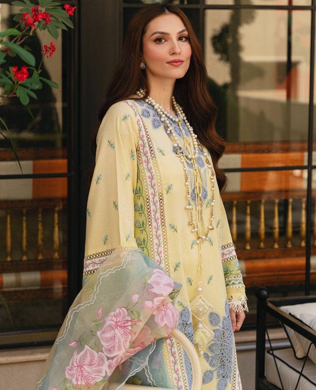 img_crimson_lawn_23_awwal_boutique