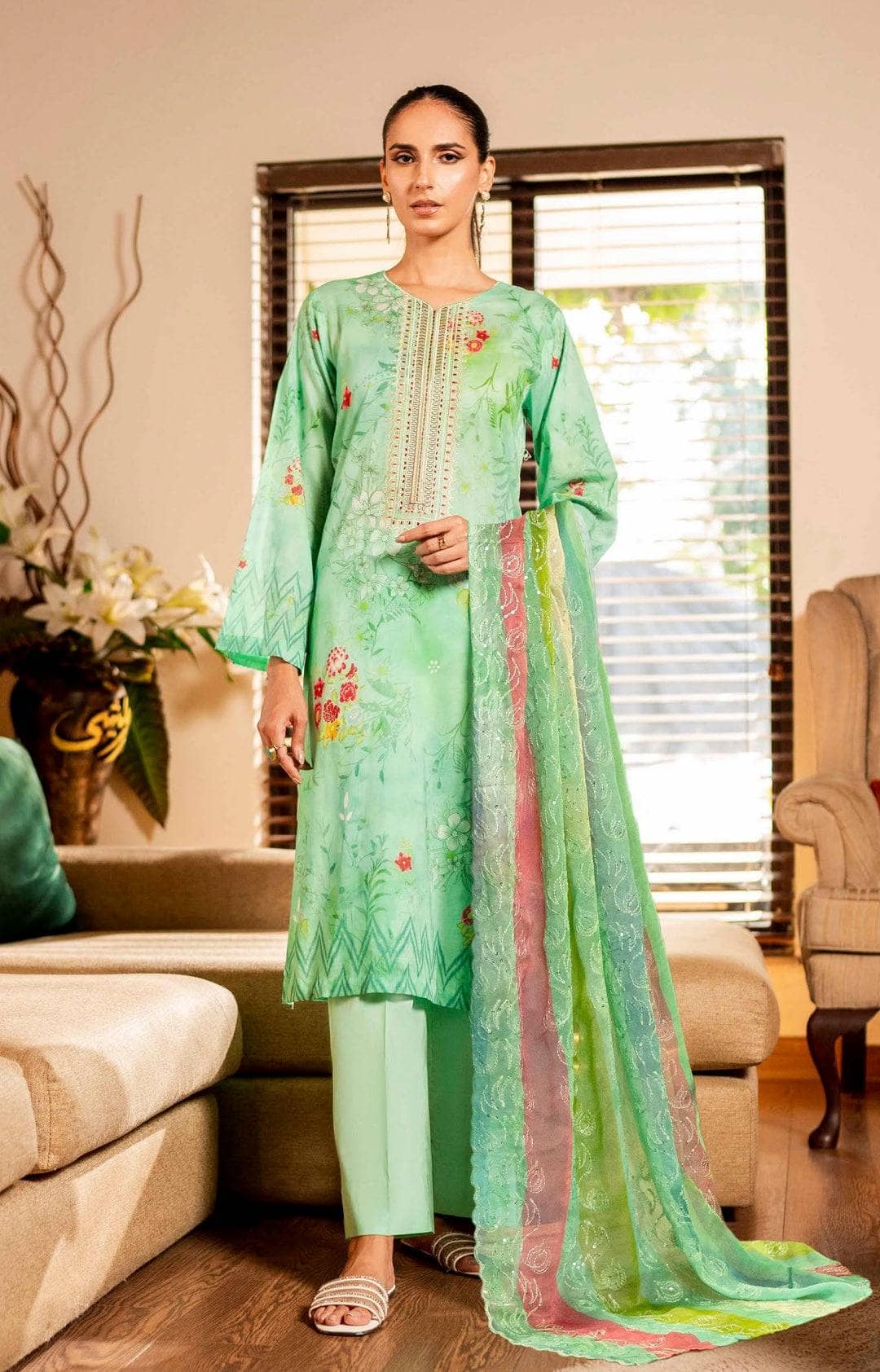 img_gul_jee_lawn_awwal_boutique