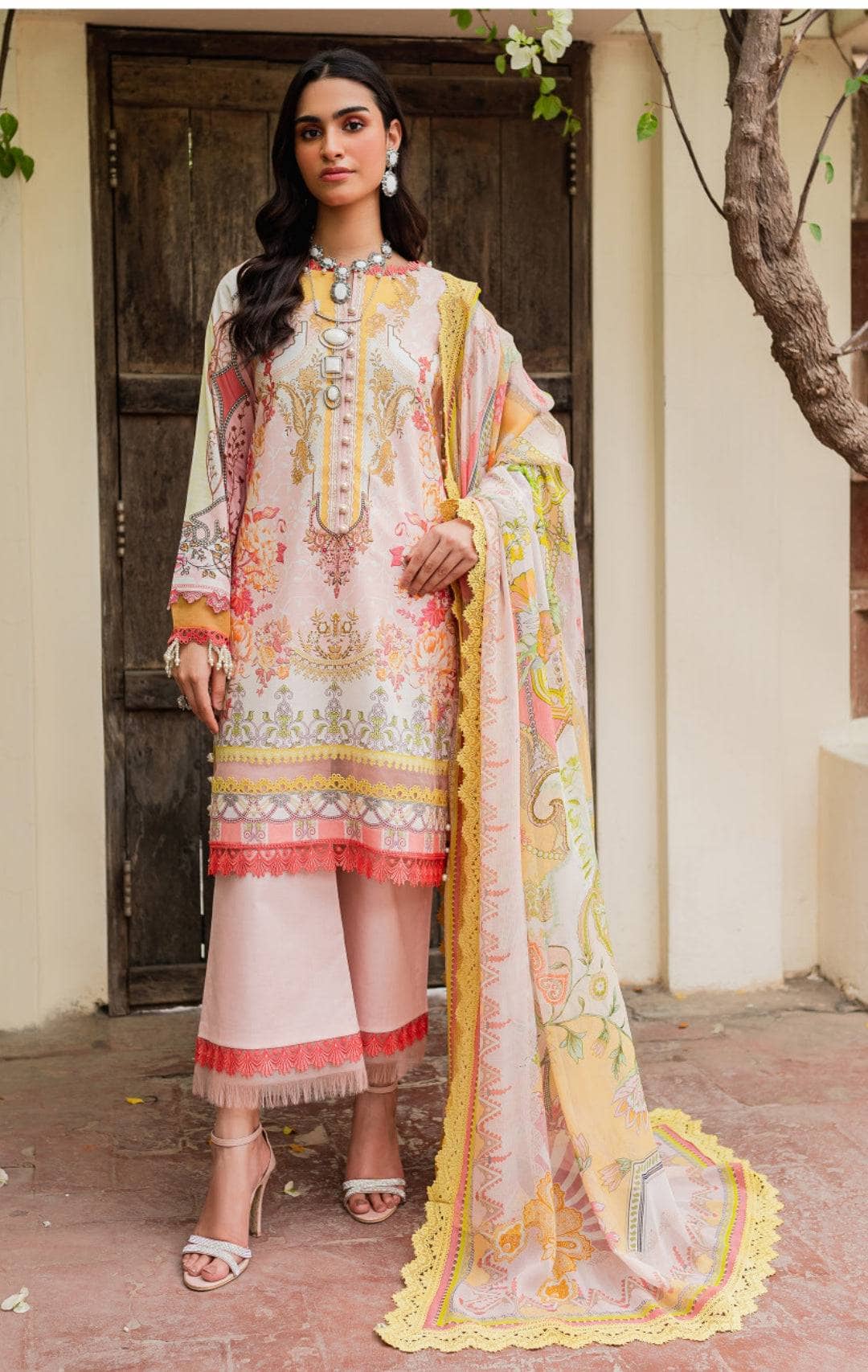 img_firdous_lawn_awwal_boutique